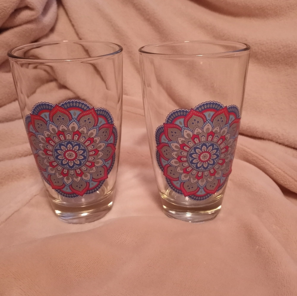 Set of 2 glasses.